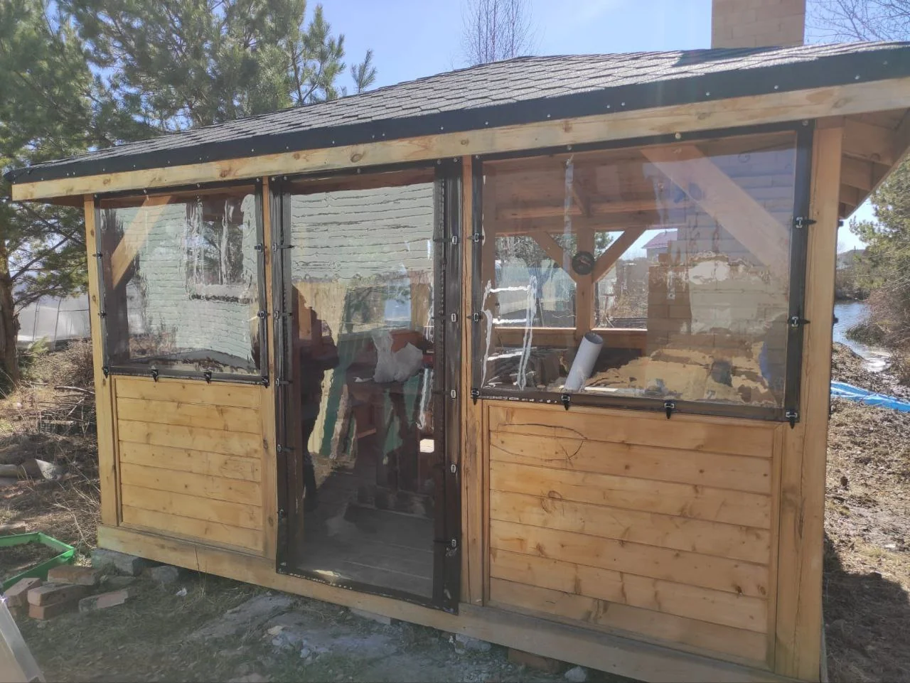 Беседка с мягкими окнами