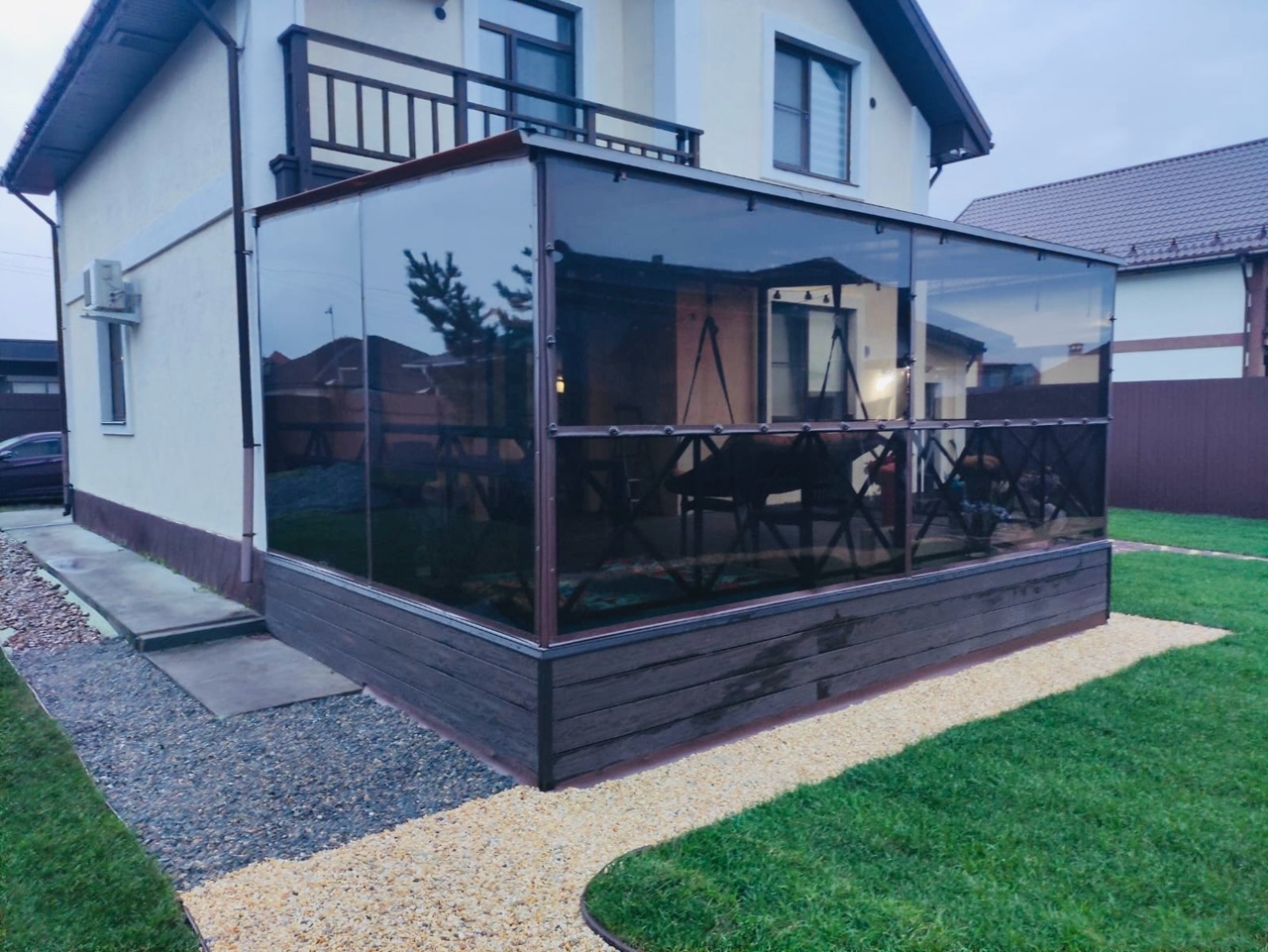 Монтаж мягких окон на террасе